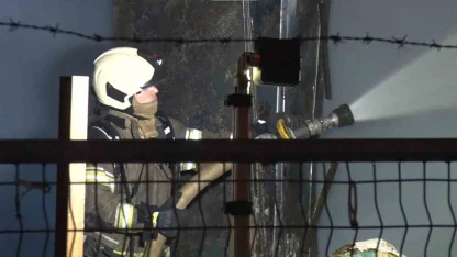 Ataşehir’de mermer atölyesinde yangın: 2 kişi dumandan etkilendi