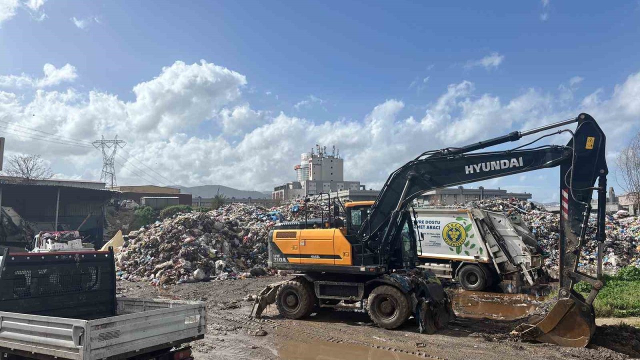 Atıkları usulsüz depolayan Buca ve Foça belediyelerine 9.3 milyon lira ceza