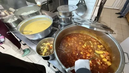 Ayancık’ta ihtiyaç sahiplerine sıcak yemek desteği