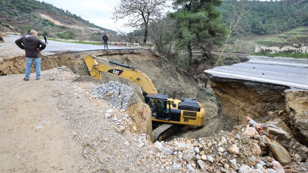 Aydın sınırında çöken yol ulaşıma kapandı