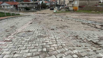 Ayvacık’ta aşırı yağışlara dayanamayan istinat duvarı çöktü