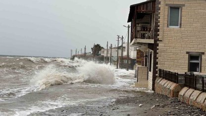 Ayvacık’ta kara ile deniz birleşti