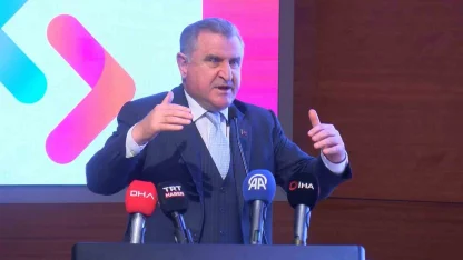 Bakan Bak: "Cumhurbaşkanımız dijitalleşme konusunda önümüzü açıyor"