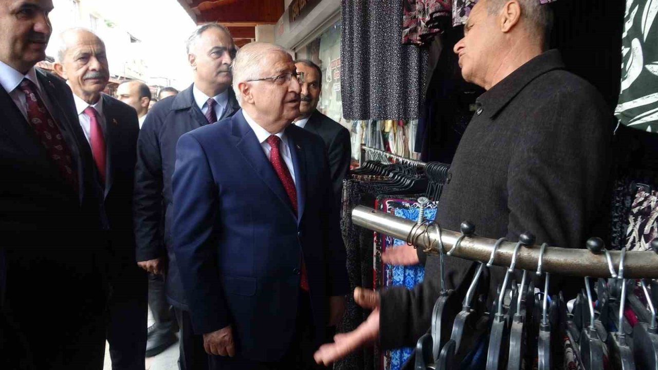 Bakan Güler, Kilis’te esnaf ve vatandaşlarla bir araya geldi