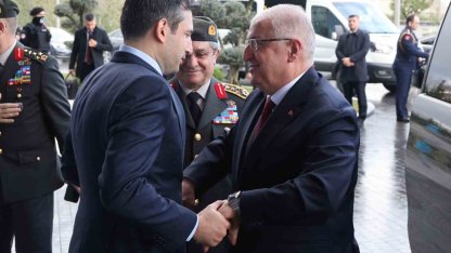 Bakan Güler, merhum Özdemir Bayraktar anısına hazırlanan belgeseli izledi