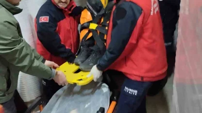 Balıkesir’de asansör boşluğuna düşen adam itfaiye ekiplerince kurtarıldı