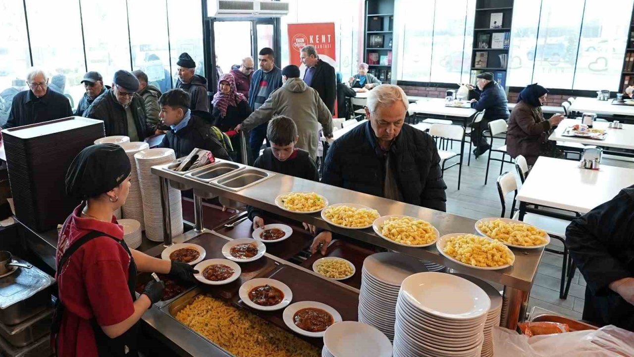 Balıkesir’de Kent Lokantası’na vatandaştan yoğun ilgi