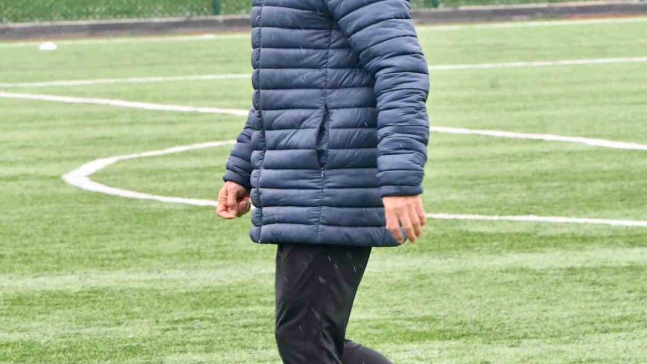 Balıkesirspor Teknik Direktörü Zafer Uysal: "Sahadaki iyi mücadelemiz skora yansımadı"