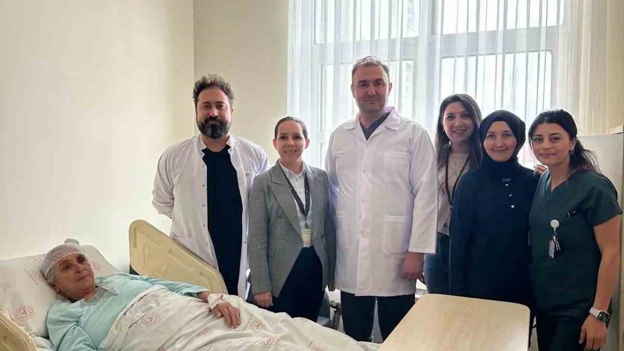 Bandırma’da 72 yaşındaki beyin tümörü hastası son teknolojiyle sağlığına kavuştu