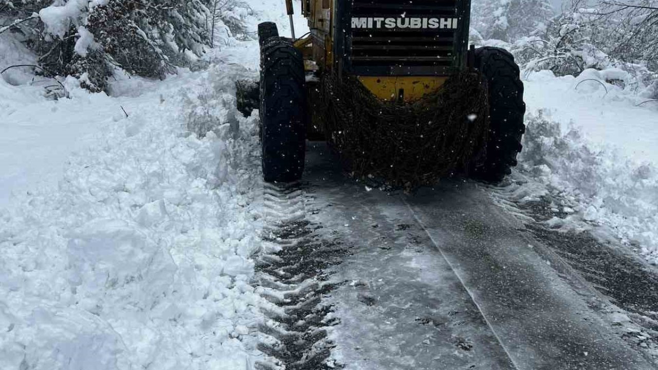 Bartın’da karla mücadele çalışmaları devam ediyor