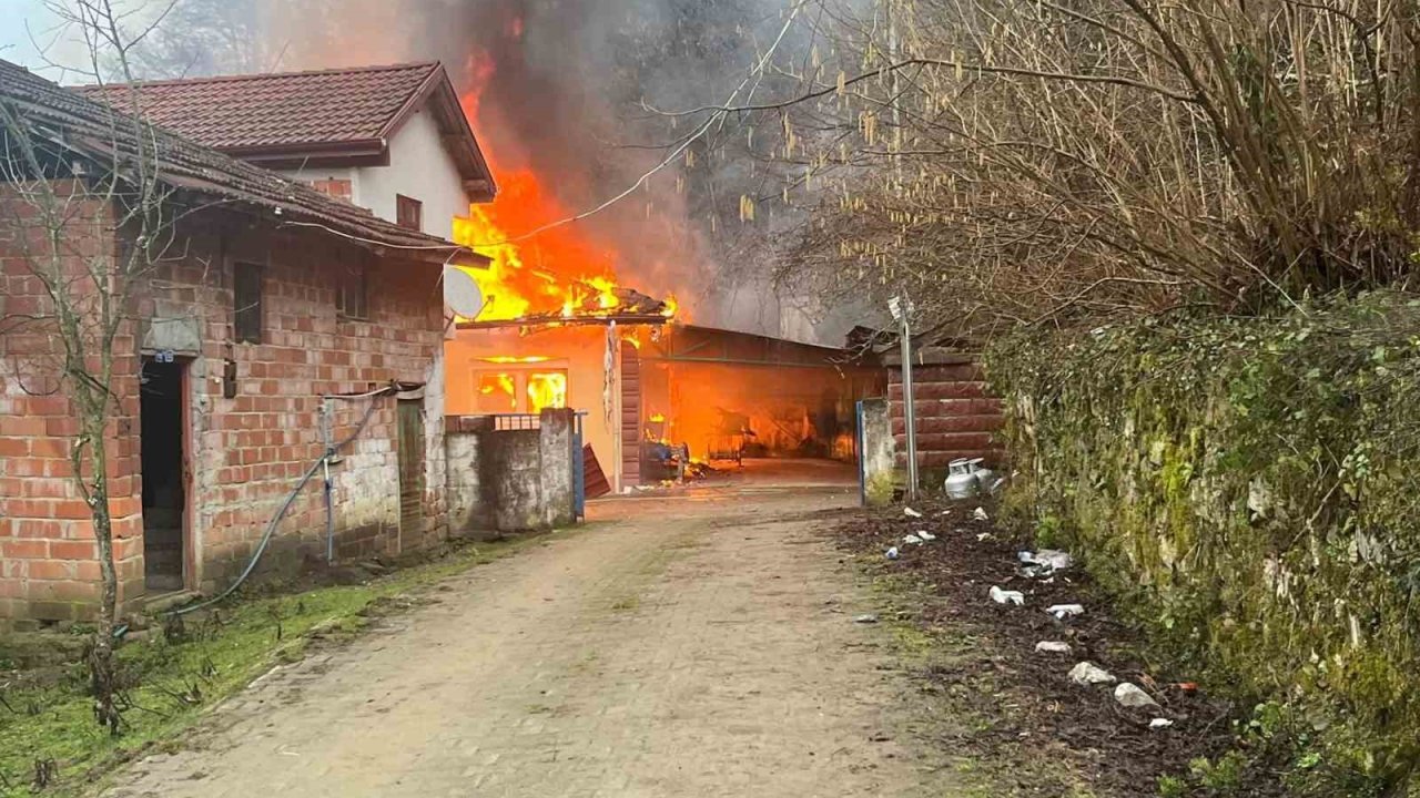 Bartın’da yanan ev kullanılamaz hale geldi