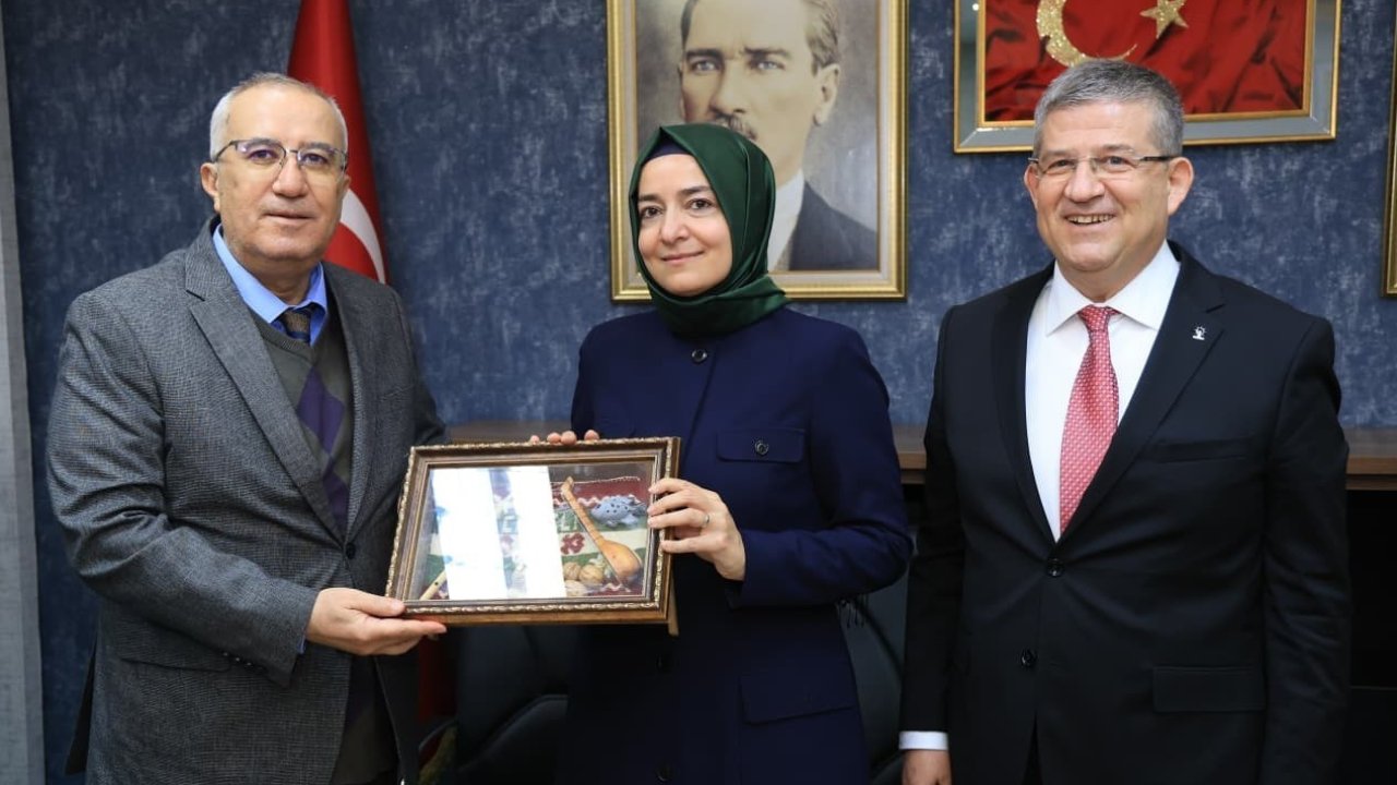 Başkan Arslan’dan AK Parti Genel Başkan Yardımcısı Kaya’ya anlamlı hediye