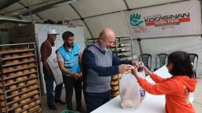 Başkan Çolakbayrakdar: "Depremzede kardeşlerimizin her daim yanındayız"