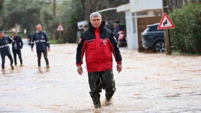 Başkan Mandalinci su taşkınlarının yaşandığı Kızılağaç’ta incelemelerde bulundu