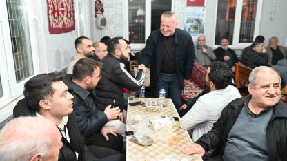 Başkan teravih sonrası vatandaşlarla buluştu