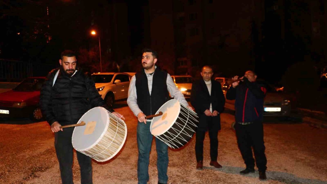 Başkentte Ramazan davulcuları mesaiye başladı