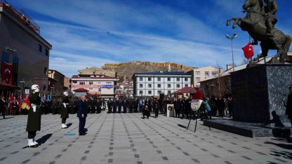 Bayburt’ta kurtuluş programı çelenk sunma töreniyle başladı