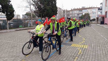Bayrak için pedal çevirdiler