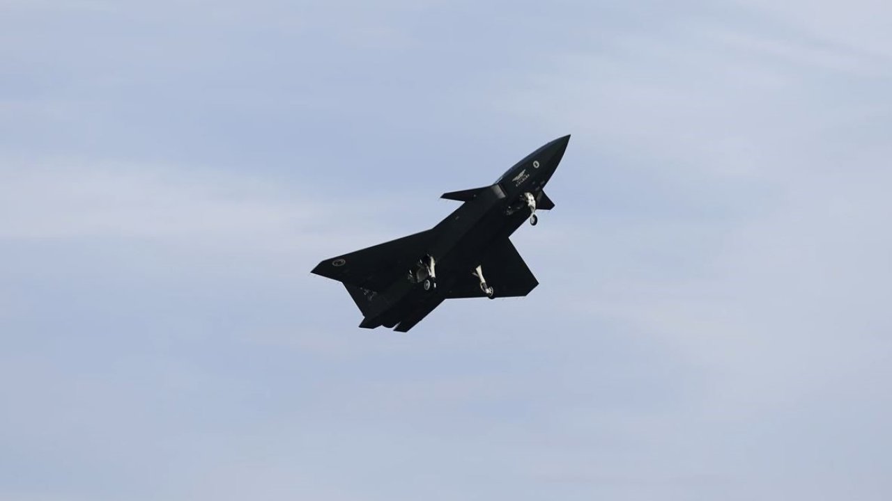 Bayraktar KIZILELMA eğitim uçuşunu başarıyla tamamladı