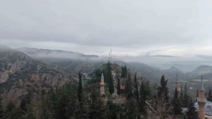 Belekoma Kalesi ve Şeyh Edebali Türbesi’nde sis etkili oldu