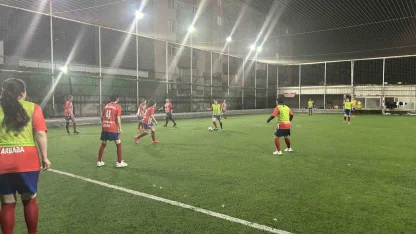 Bergama’da çocuklar babaya, anneler halı sahaya