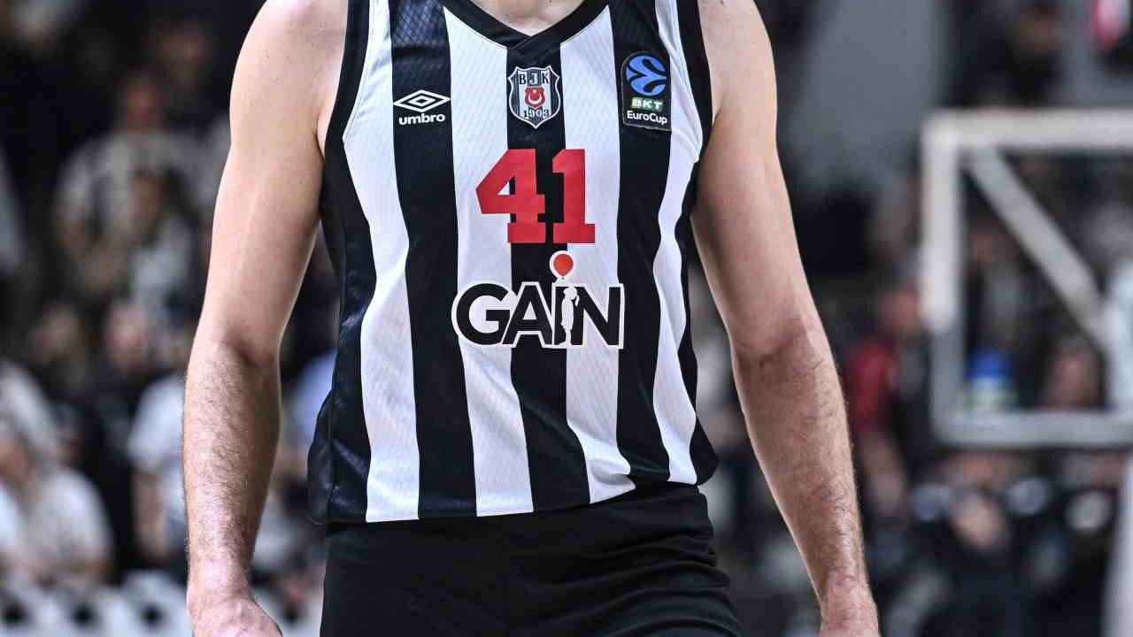 Beşiktaş’ta Ante Zizic hırsıyla panyayı kırdı, potayı parçaladı