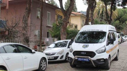 Bıçaklanarak öldürülen yaşlı çiftin evinde incelemeler sürüyor