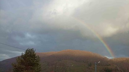 Bin rakımda oluşan gökkuşağı hayran bıraktı