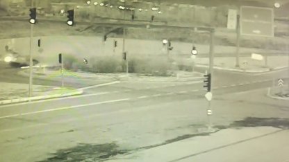 Bingöl’de taklalar atan aracın ters döndüğü kaza kameralara yansıdı