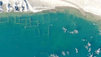 Bir zamanlar tamamen sular altında kalan köy, şimdi de kar altında kaldı