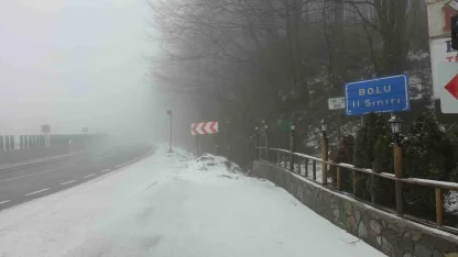Bolu Dağı’nda hafif kar yağışı ve sis etkili oluyor