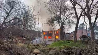 Bolu’da iki katlı ev alevlere teslim oldu