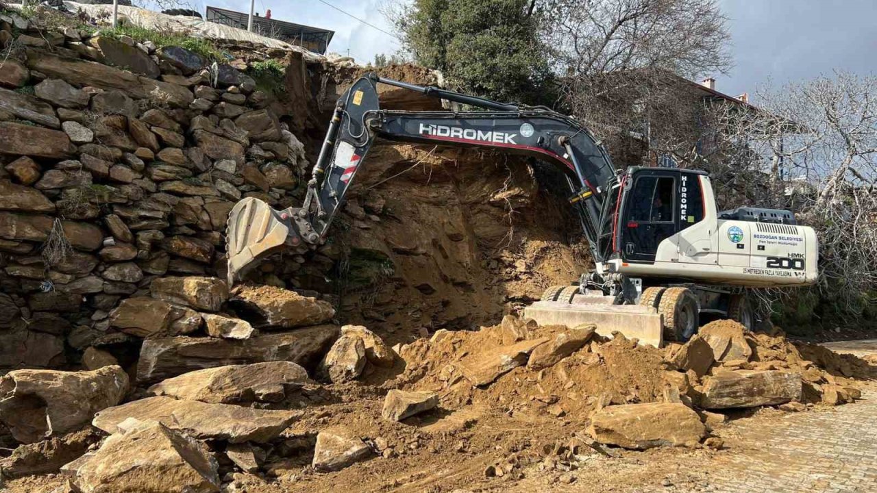 Bozdoğan’da yağmur nedeniyle göçen duvara belediyeden müdahale