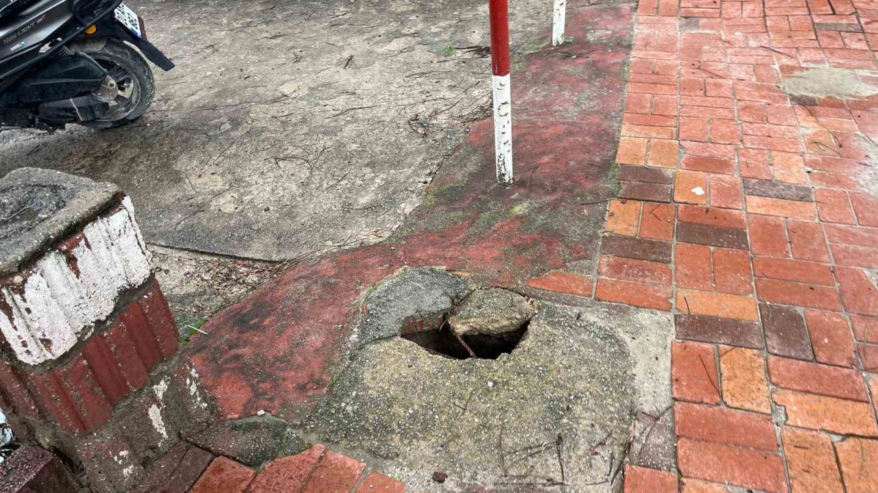 Buldan’da ATM önündeki çukur tehlike saçıyor