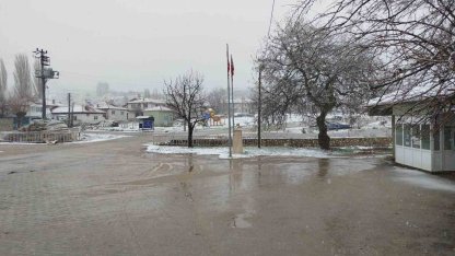 Buldan’ın yüksek kesimlerinde kar yağışı etkili oldu