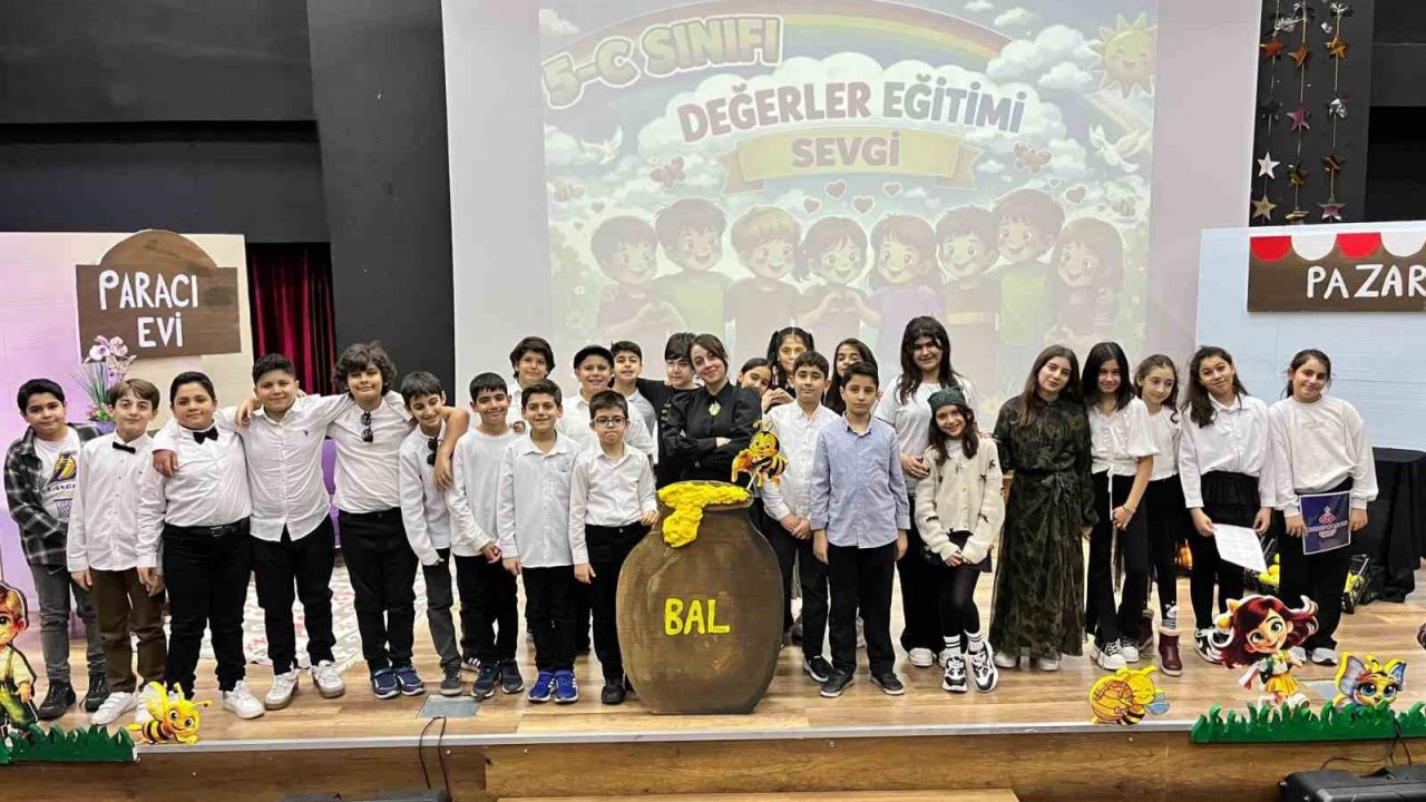 Bulut Başarı Koleji’nde değerler sahneye taşındı