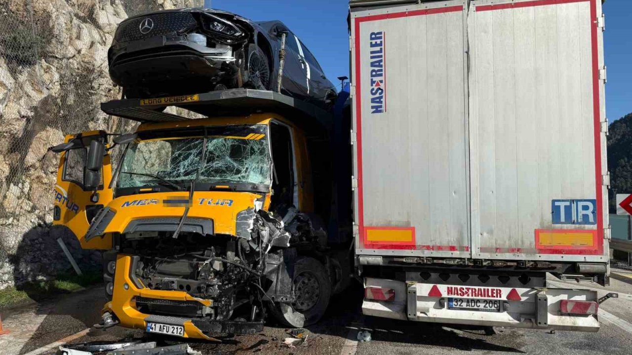 Burdur’da iki tır kafa kafaya çarpıştı: 1’i ağır 2 yaralı
