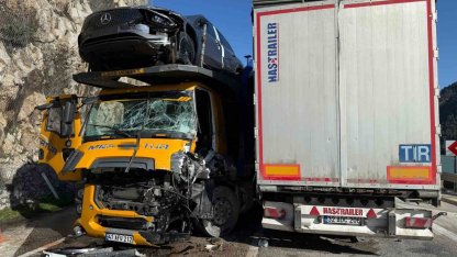 Burdur’da iki tır kafa kafaya çarpıştı: 1’i ağır 2 yaralı