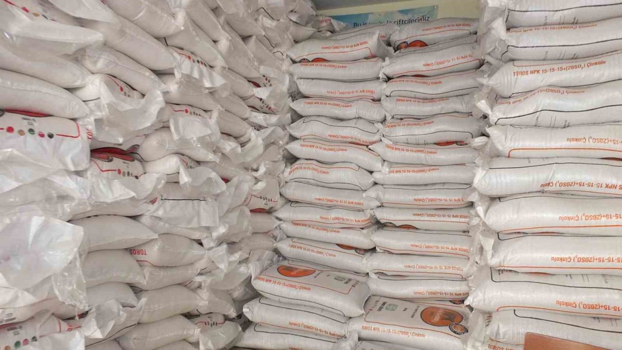 Burhaniye de Yağmurlar yağdı gübre satışları arttı