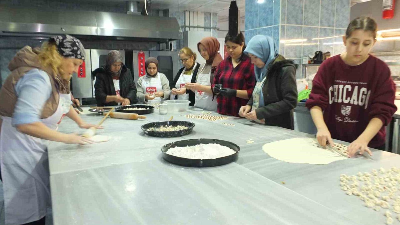 Burhaniye’de Çölyaklılar Mantı Gününde buluştu