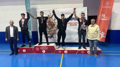 Burhaniyeli genç boksörler Balıkesir’de 8 ödül aldı