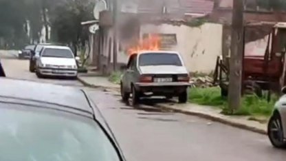 Bursa’da park halindeki otomobil alevlere teslim oldu