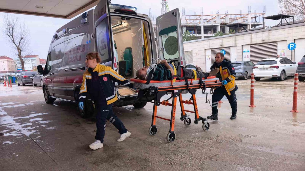 Bursa’da servis minibüsünden inen sürücüye araç çarptı