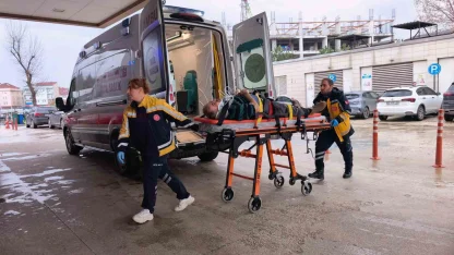 Bursa’da servis minibüsünden inen sürücüye araç çarptı