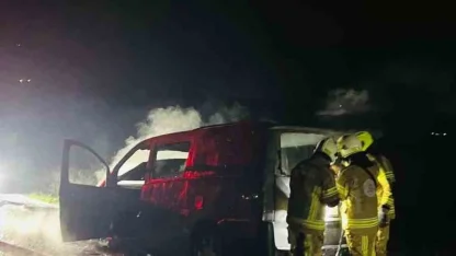 Bursa’da seyir halindeki araç alevlere teslim oldu