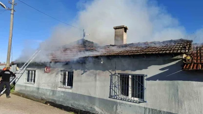 Bursa’da yaşlı çiftin evi alevlere teslim oldu