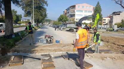 Büyükşehir ekipleri kentin dört bir yanında çalışmalarını sürdürüyor