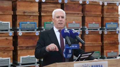 Büyükşehir’den arıcılara kovan desteği