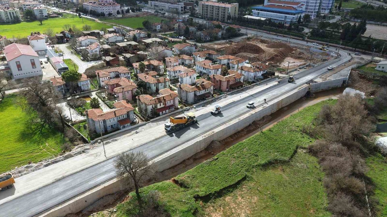 Büyükşehir’den Kötekli ve Yeniköy’e 3 Bin 700 metrelik sıcak asfalt