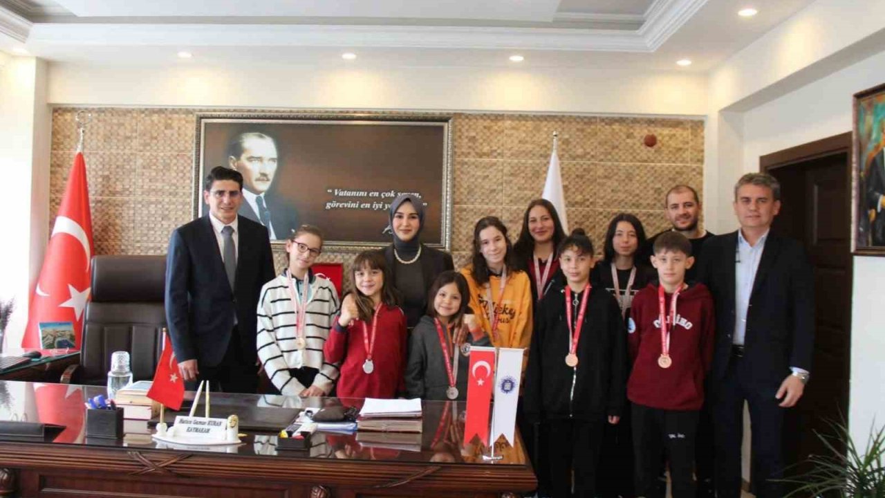 Çal’ın kick boks yıldızları madalyalarla döndü